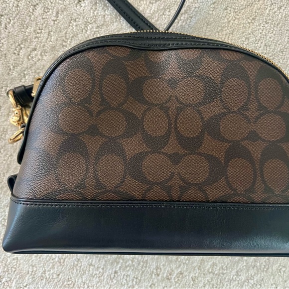Coach Limited Signature Dome Crossbody (Leather) Never Used - Picture 3 of 8